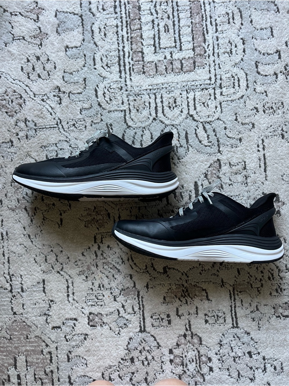Kizik London Hands Free Step in Sneakers Athletic Shoes Black & White Size 10